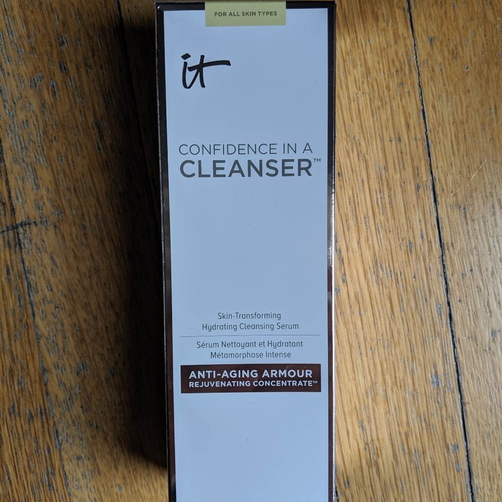 New Box IT Confidence in a Cream Cleanser